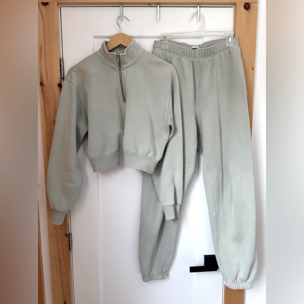 TNA matching vintage style sweatsuit, size M, moss green